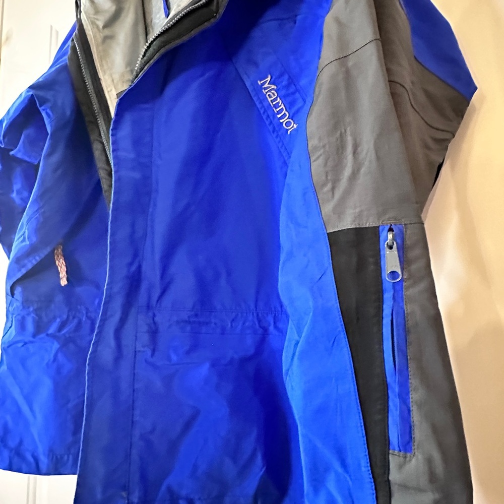 Men’s XL Marmot jacket made w Gore-TEX performance shell.